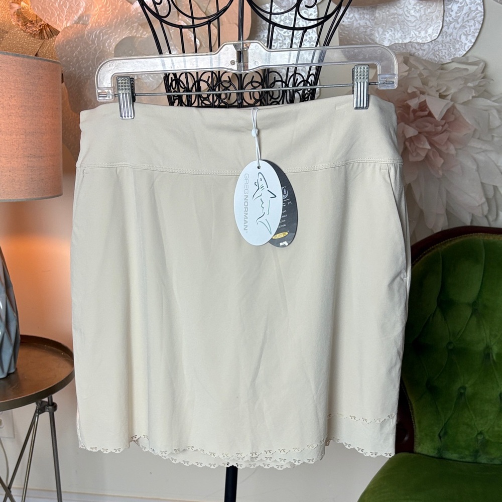 NWT GREG NORMAN WOMEN'S X-LITE 50 PULL-ON STRETCH SKORT Size M